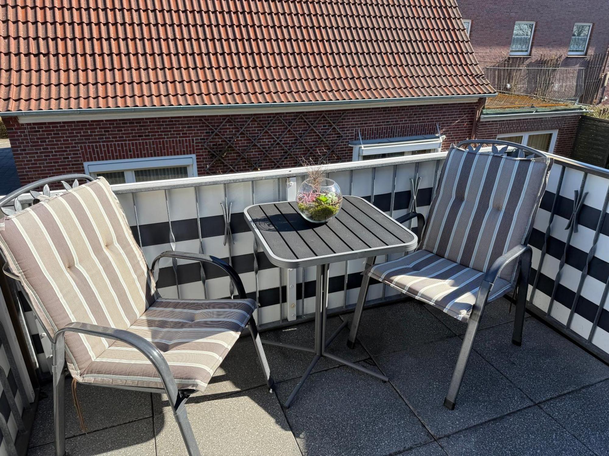 Hotel Peters Neuharlingersiel Exterior photo