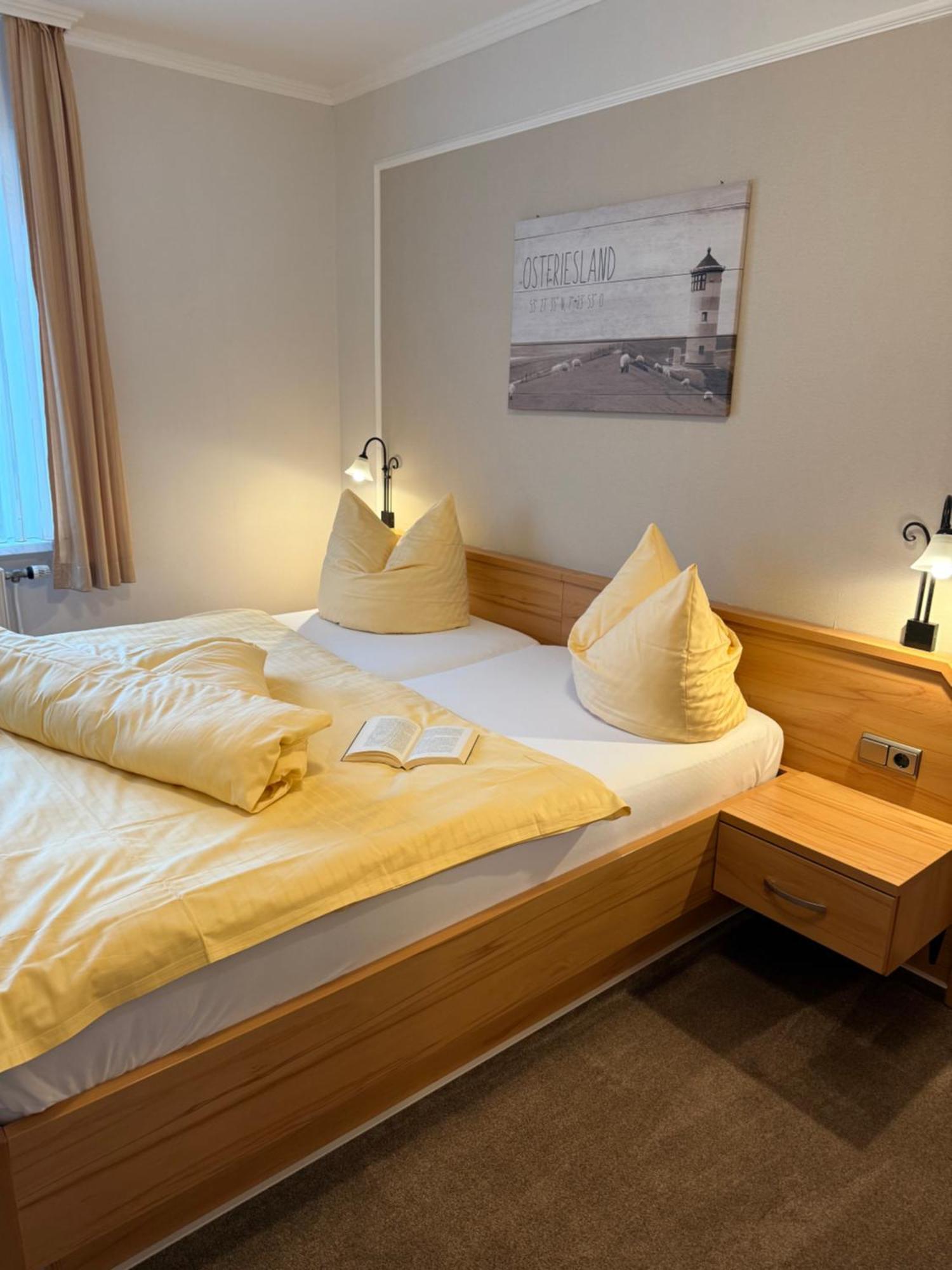 Hotel Peters Neuharlingersiel Exterior photo